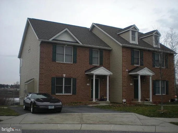 3 bed, 2.5 bath, 1552 sqft, $2,450 — Photo 1