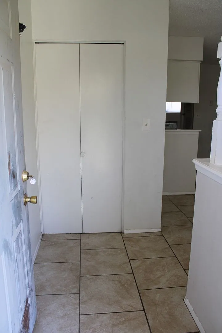 3905 FLORY #10 — Photo 4