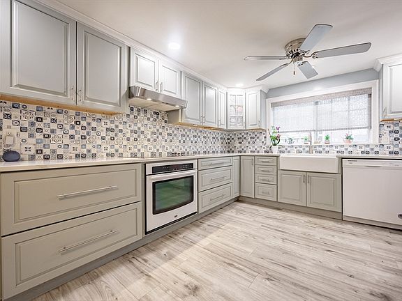 3rd image of 12 W Colony Rd