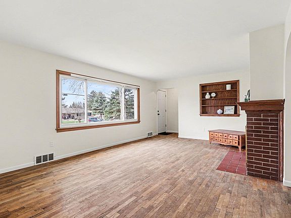 4th image of 2305 Maple Dr