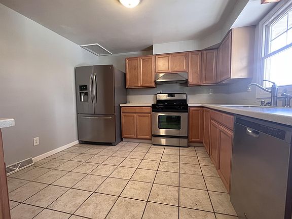 5th image of 900 Hickory St