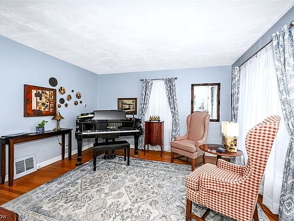 5th image of 347 N Hawkins Ave