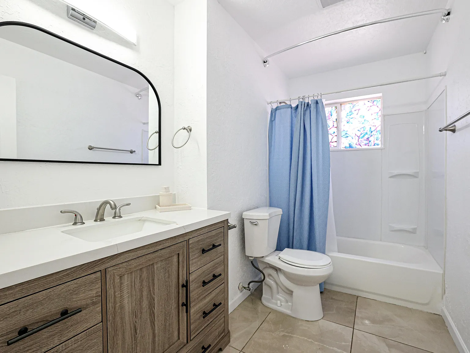 4 bed, 3.0 bath, 2277 sqft, $888 — Photo 3