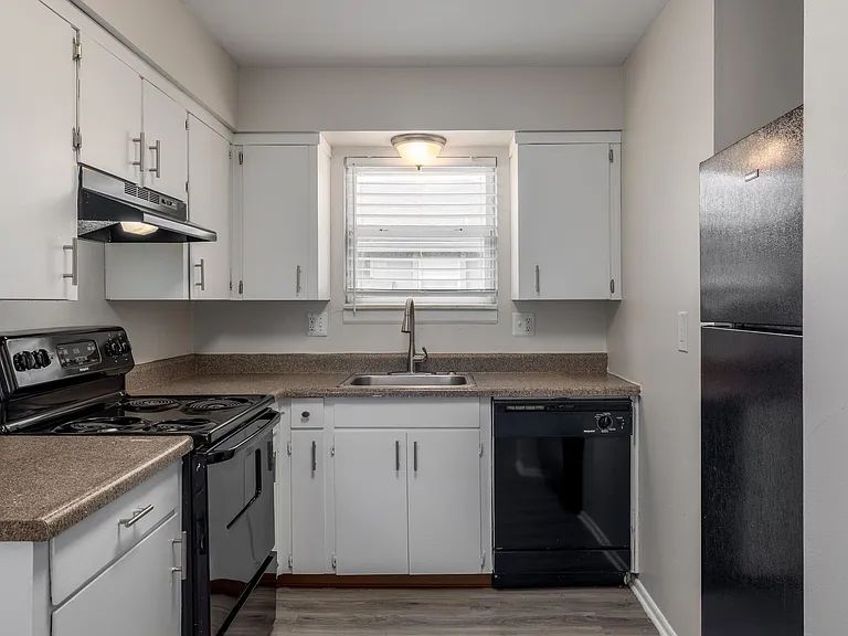Parkville Place Apartments — Photo 10