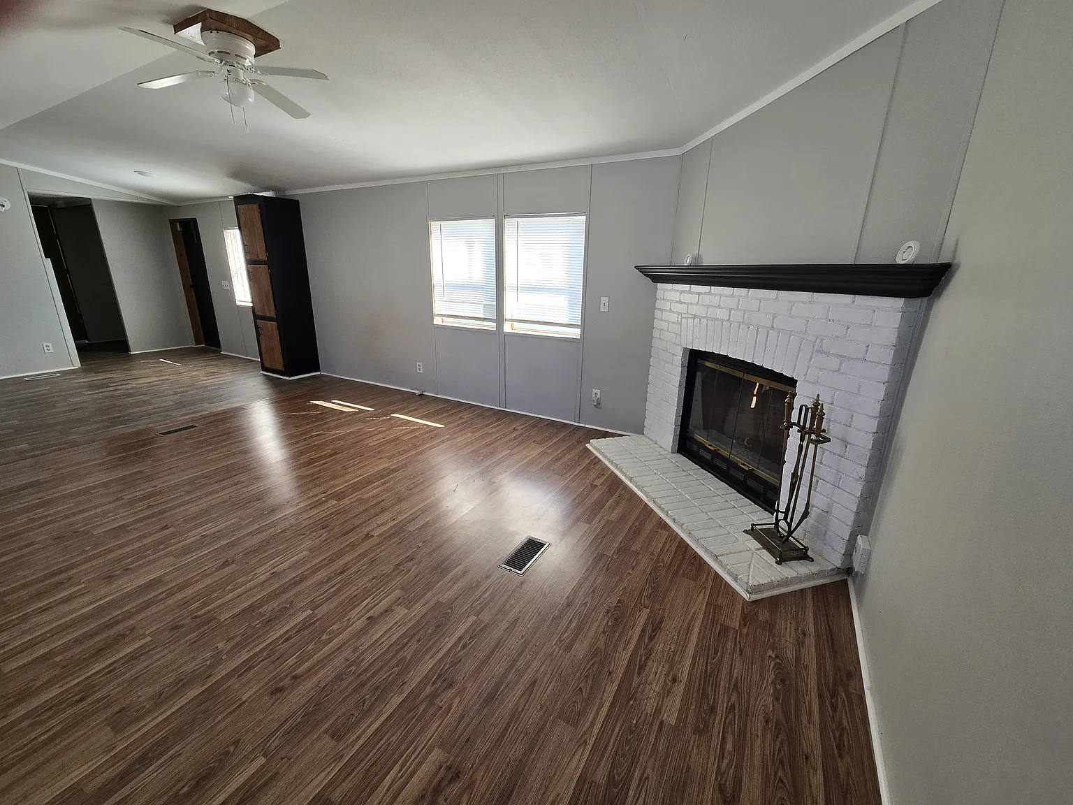 3 bed, 1216 sqft, $1,350 — Photo 2