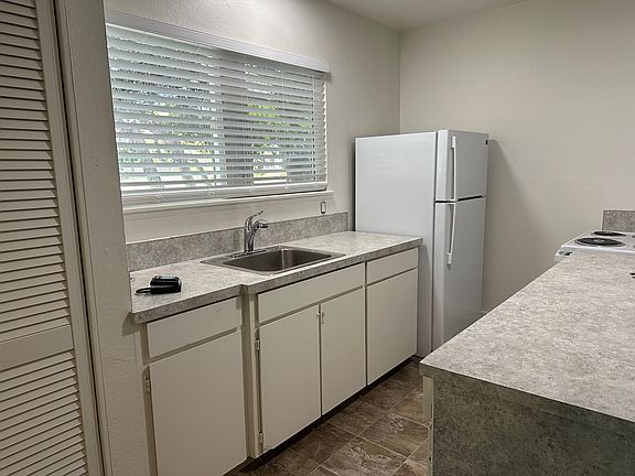 3rd image of 218 NE 14th Ave #218