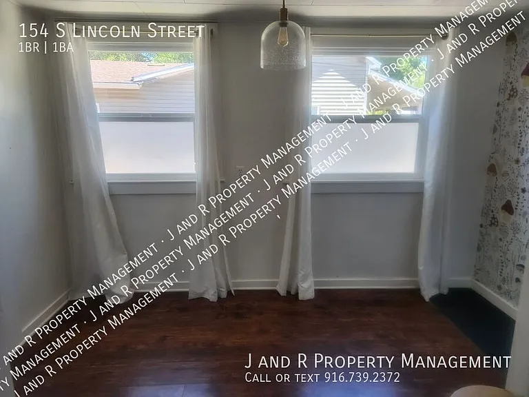 154 S Lincoln St — Photo 20