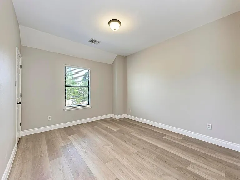 6805 Barstow Ct — Photo 32