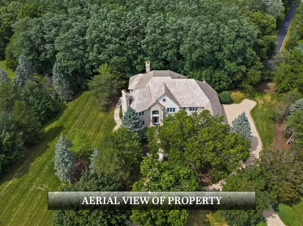 83 S Wynstone Dr, North Barrington, IL 60010