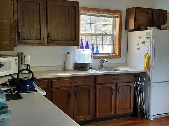 4th image of 45 Spruce Rd