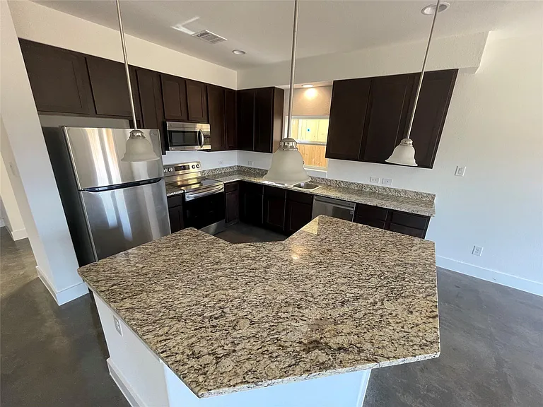 232 Sapphire — Photo 6