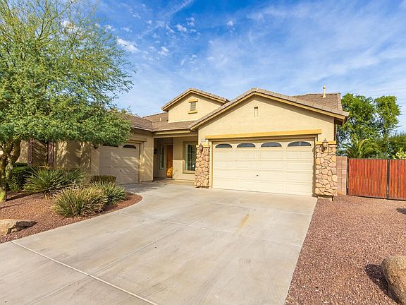 2nd image of 1610 E Yellowstone Pl
