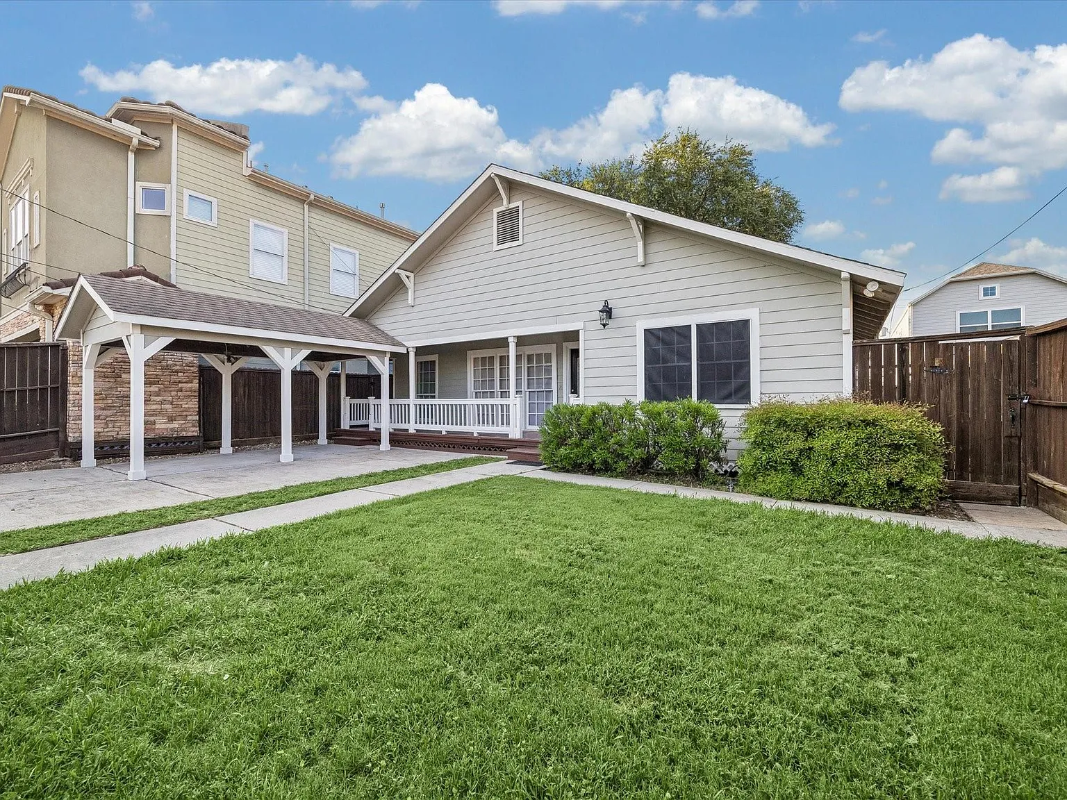 3 bed, 2.0 bath, 1624 sqft, $2,755 — Photo 1