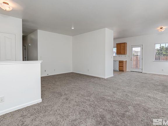 5th image of 869 Woodhaven Dr