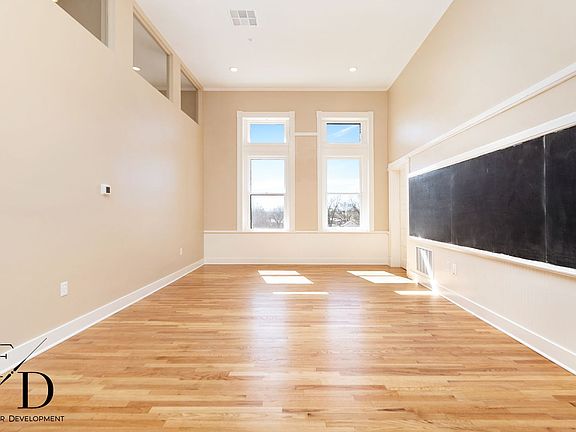 2nd image of 401 Maple St #201