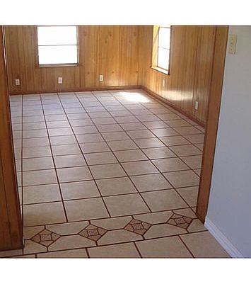 4th image of 506 E Henderson St