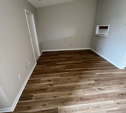 4th image of 100 College Manor Dr