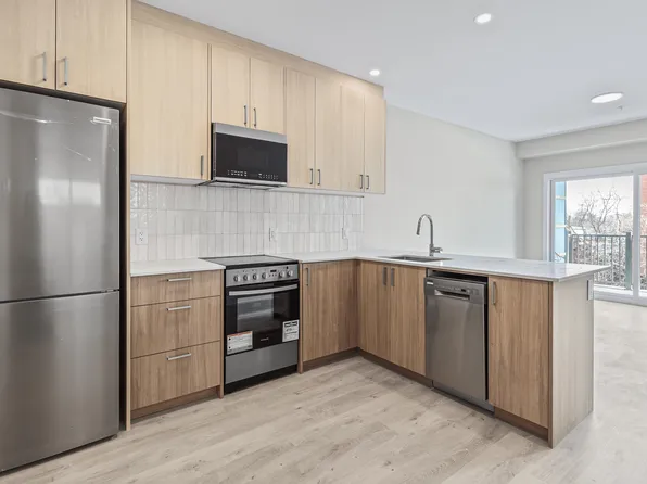 370 Cambridge St N, Ottawa, ON K1R 7B7