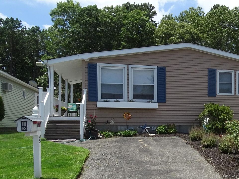 1st image of 77 Village Circle W