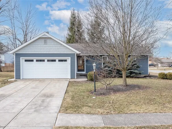 16596 Walnut Creek Dr, Strongsville, OH 44149
