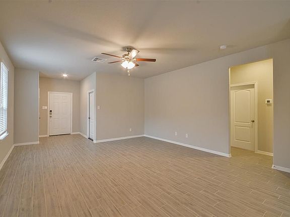 5th image of 826 Wembley Wood Way
