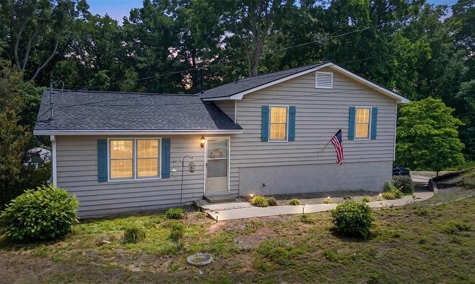 1st image of 129 Oak Forest Dr