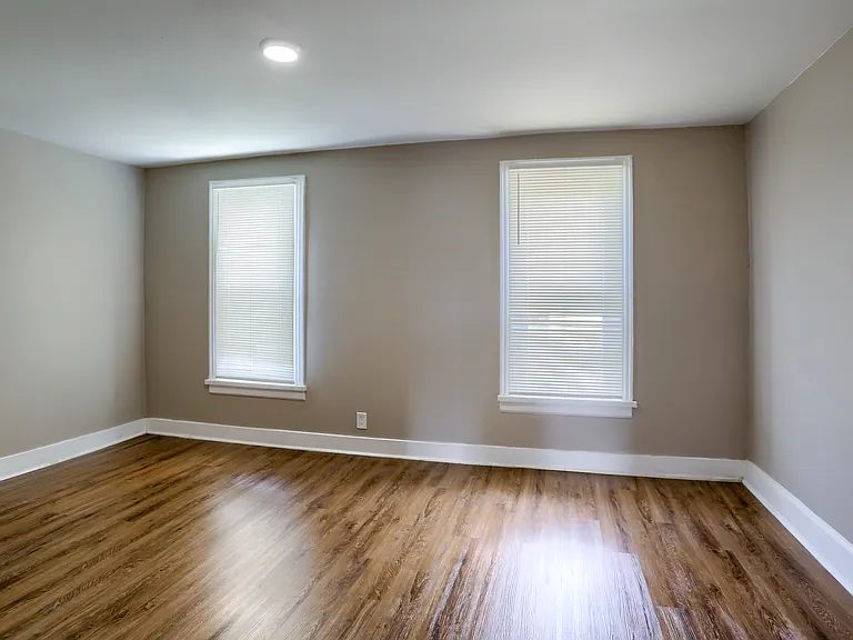 2122 Jefferson St — Photo 14