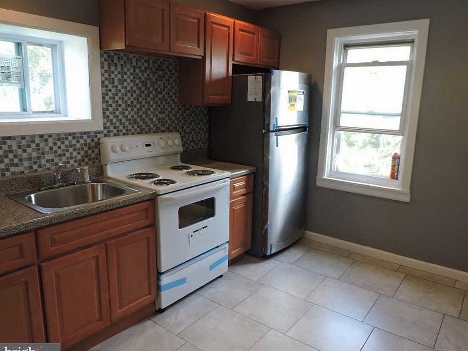 1st image of 5538 Woodland Ave