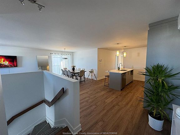 3rd image of 1352 Diamond St #C