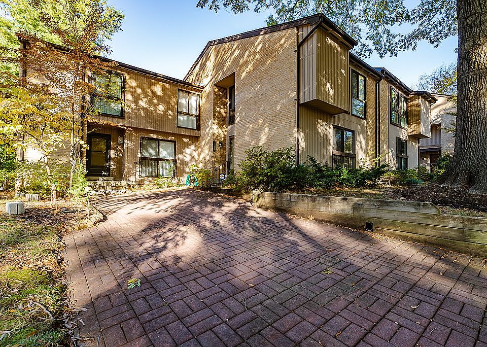 1st image of 3138 Eakin Park Ct