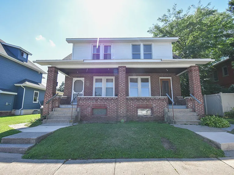 203-205 S Summit St — Photo 1