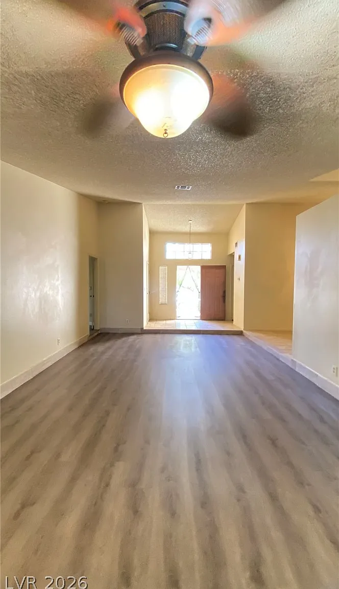3 bed, 2.0 bath, 1607 sqft, $2,105 — Photo 4