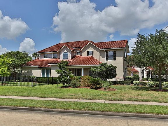 2nd image of 2 Pinehurst Ct