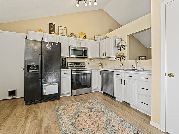 5th image of 9622 Knoll Creek Cv