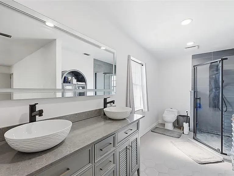 2325 Lauderdale Ct — Photo 10