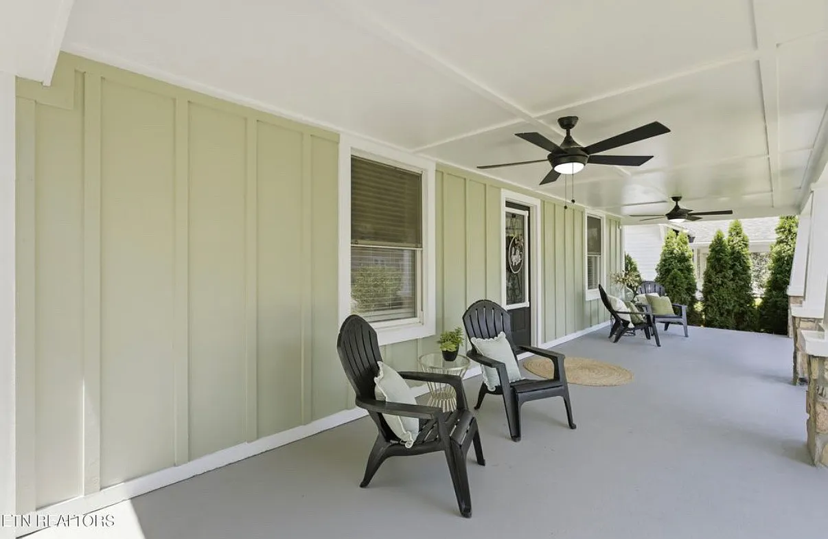 2 bed, 1049 sqft, $1,800 — Photo 2