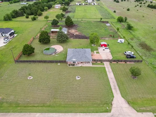 339 Meadow Ln, Red Oak, TX 75154