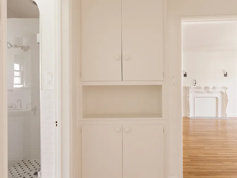 1056 S Genesee Ave #4 — Photo 8