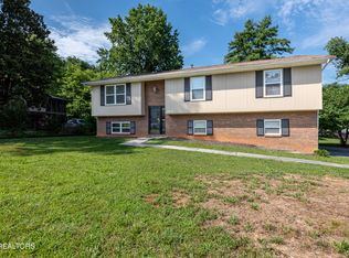 2423 Southview Dr, Maryville, TN 37803