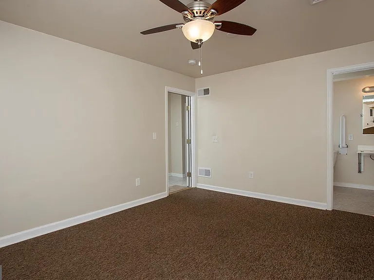 523 Sunday Dr — Photo 18