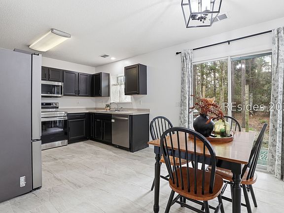 5th image of 843 Rocking Horse Ln