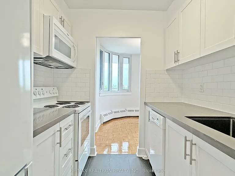 485 Huron St #903 — Photo 7