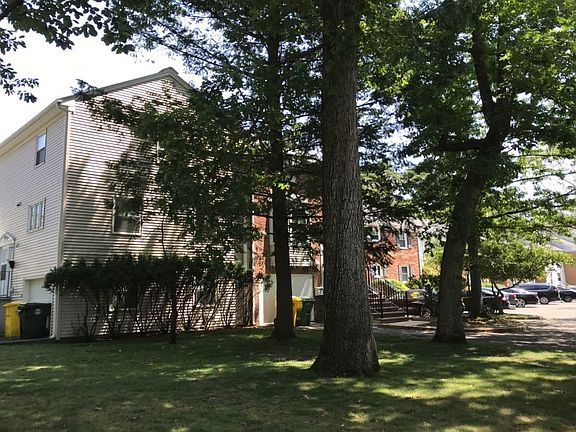 3rd image of 649 N Lake Dr