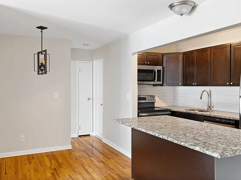 420 Highland Ave — Photo 8