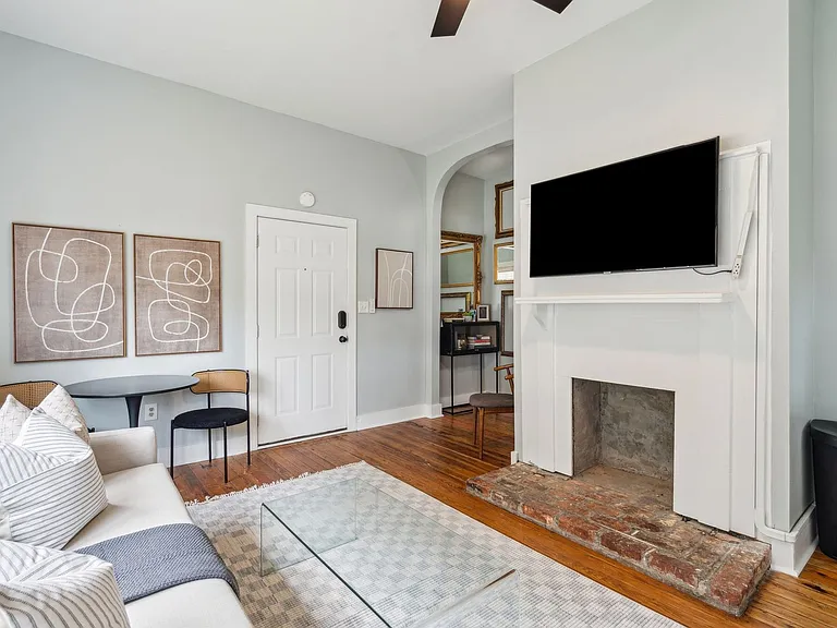 1900 Calvert Street — Photo 6