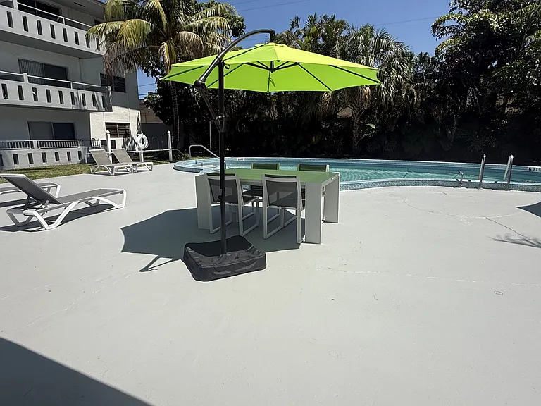 Esquire Apartments — Photo 18