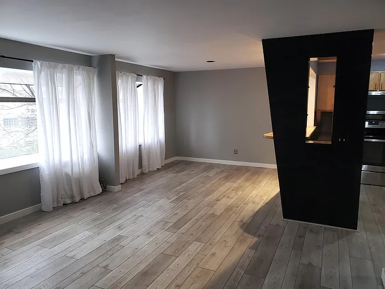 150 Melrose Ave E #205 — Photo 3
