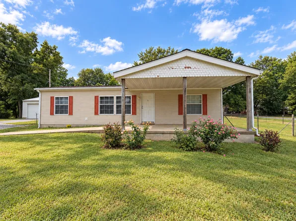 330 Collins St, Carlyle, IL 62231