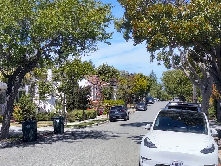 921 Laguna Ave — Photo 14