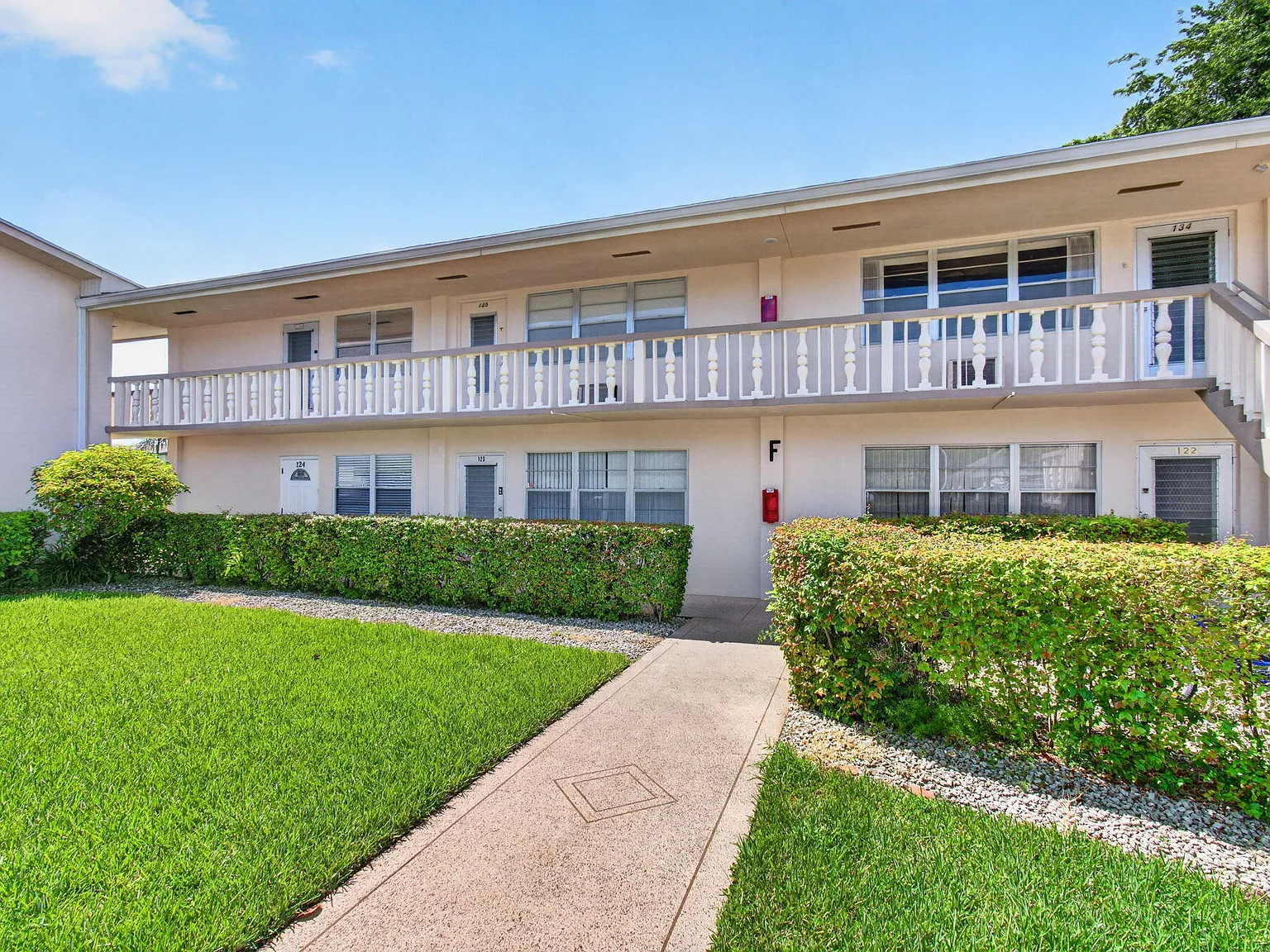 1 bed, 1.0 bath, 570 sqft, $1,375 — Photo 2